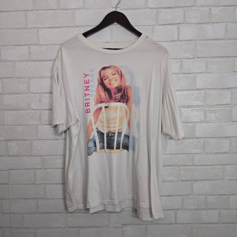 Britney Spears graphic tee